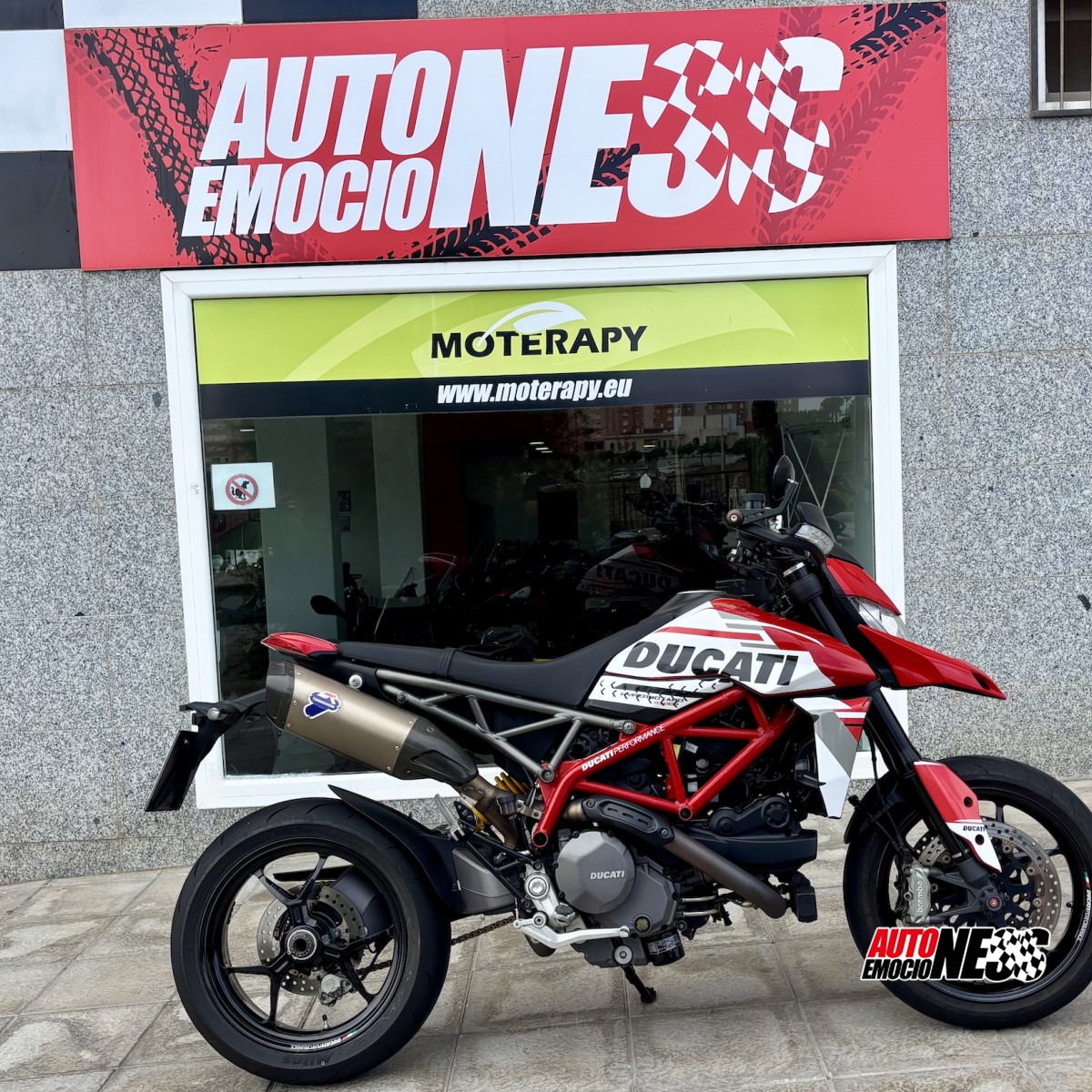 DUCATI , HYPERMOTARD 937 EN TERMIGNONI