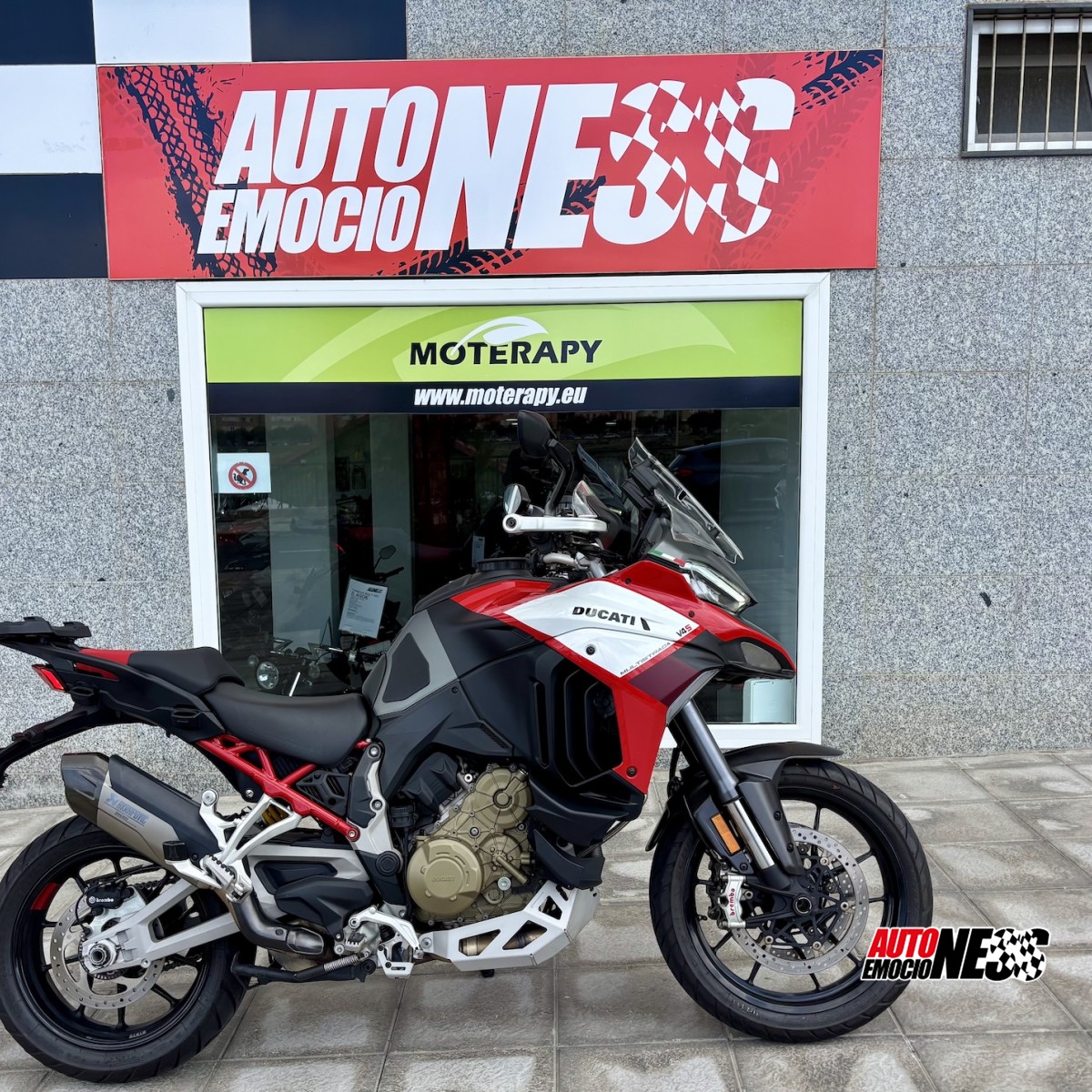 DUCATI, MULTISTRADA V4-S CARBON AKRAPOVIC