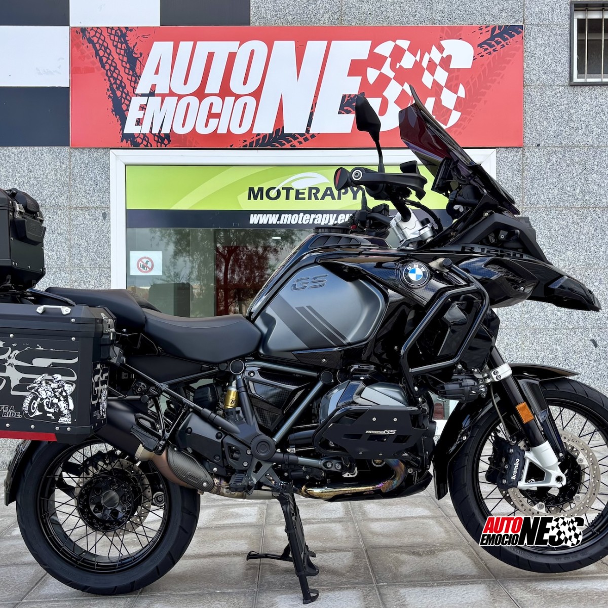 BMW , R 1250 GS ADVENTURE TRIPLE BLACK ARROW FINISH